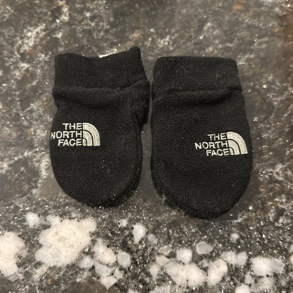 Baby Gap Hat and Northface Mitten bundle - Picture 5 of 6